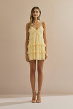 Vestido Corto de Tul con Escote en V, Volantes y Tirantes con Detalle de Encaje - Duna Amarillo Mantequilla