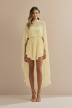 Vestido Corto de Chiffon con Escote Recto Sin Tirantes y Capa Fluida Superpuesta - Áurea Amarillo Mantequilla