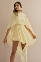 Vestido Corto de Chiffon con Escote Recto Sin Tirantes y Capa Fluida Superpuesta - Áurea Amarillo Mantequilla