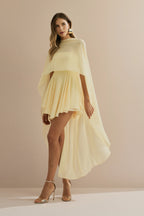 Vestido Corto de Chiffon con Escote Recto Sin Tirantes y Capa Fluida Superpuesta - Áurea Amarillo Mantequilla