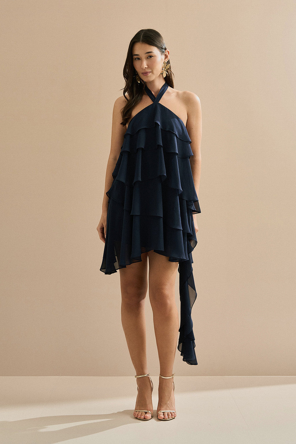 Vestido Corto de Tirantes en Chiffon con Volantes y Cola Lateral Asimétrica - Mare Azul Marino