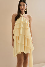 Vestido Corto de Una Sola Manga en Chiffon con Volantes y Cola Lateral Asimétrica - Maré Amarillo Mantequilla