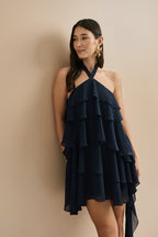 Vestido Corto de Tirantes en Chiffon con Volantes y Cola Lateral Asimétrica - Mare Azul Marino