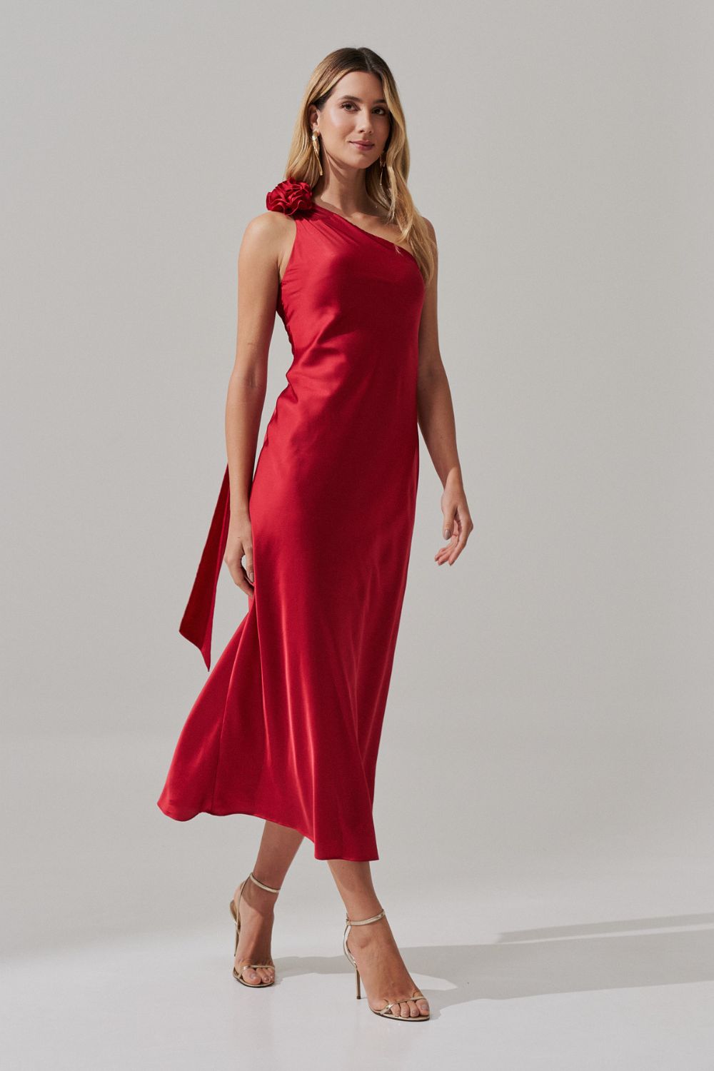 Vestido Midi Largo con Escote Asimétrico y Flor Removible - Santa Fé Rojo