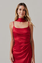Vestido Largo Midi con Pliegues y Abertura Lateral y Chal - Dhaka Rojo