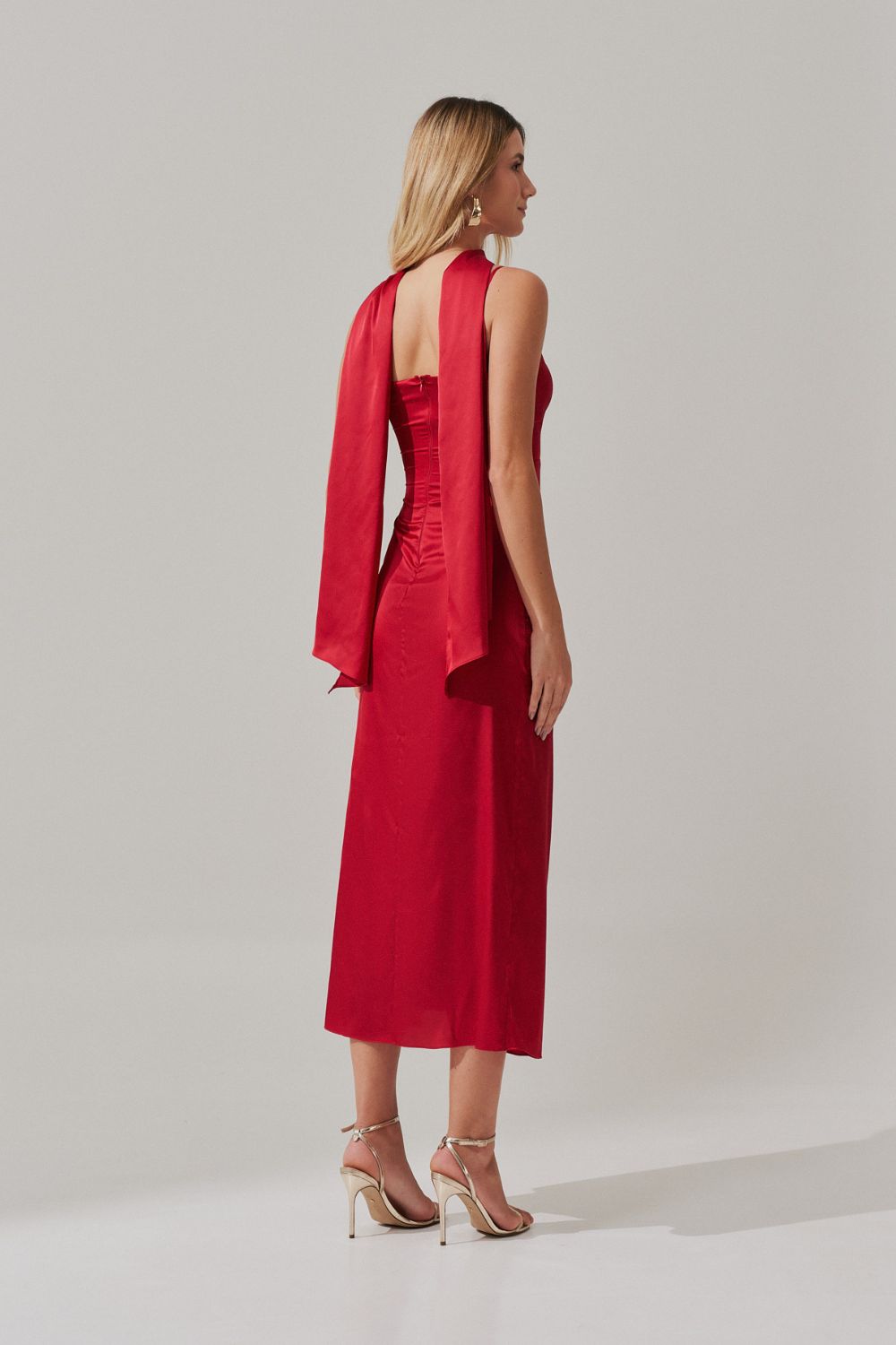 Vestido Largo Midi con Pliegues y Abertura Lateral y Chal - Dhaka Rojo