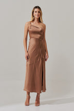 Vestido Long Midi de Un Hombro en Satén con Abertura Lateral - Jordania Mocha | Marrón