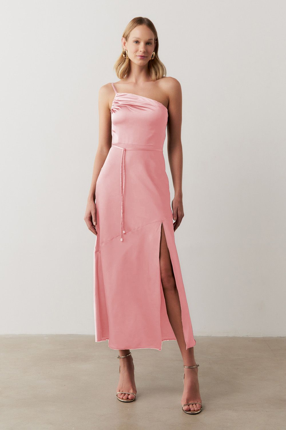 Vestido Midi Largo de Un Hombro en Satén con Abertura Lateral - Jordania Rosa