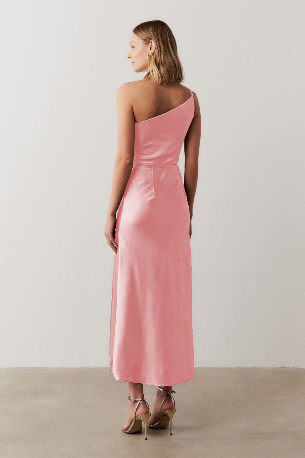 Vestido Midi Largo de Un Hombro en Satén con Abertura Lateral - Jordania Rosa