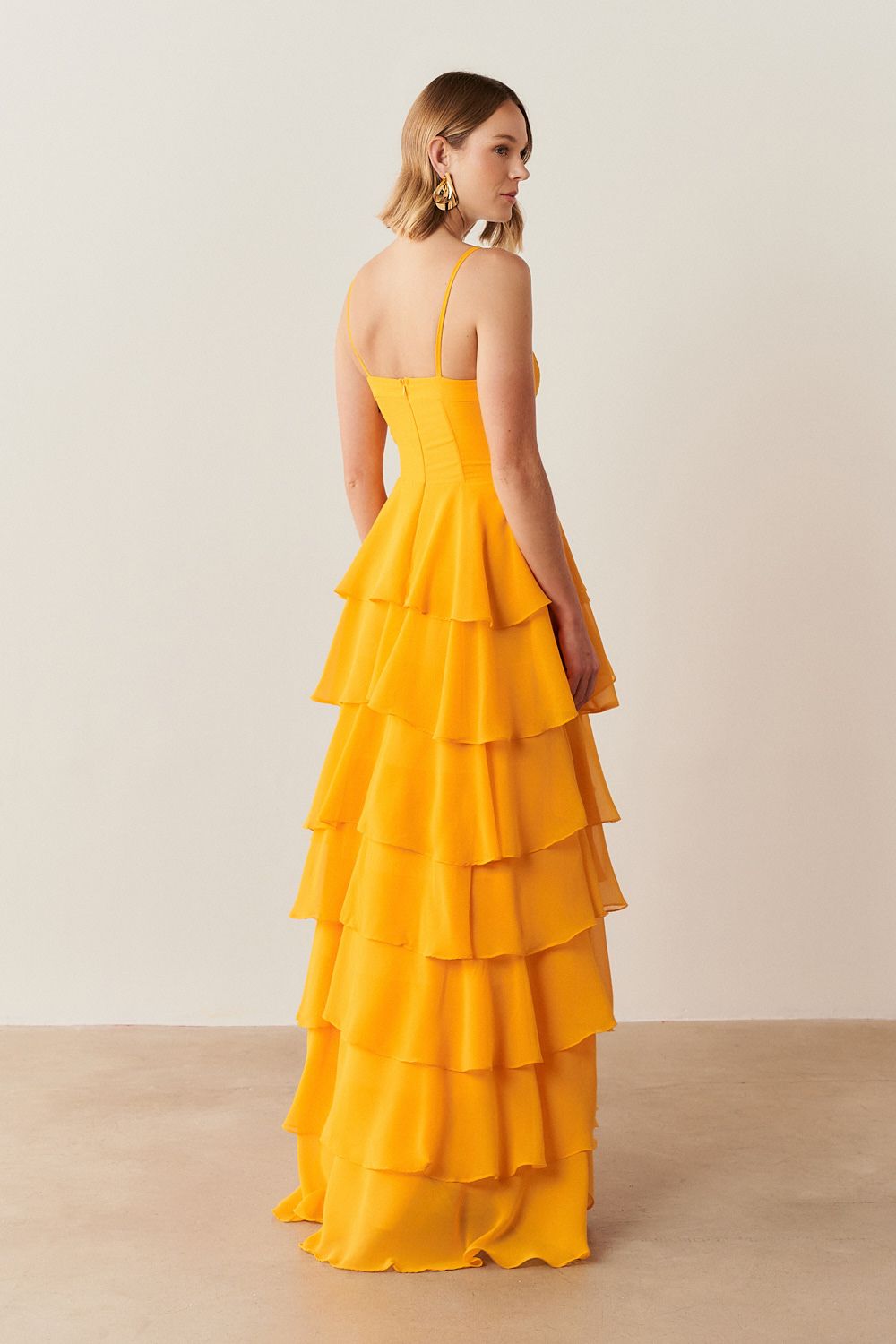 Vestido Largo Amarillo Indonesia con Escote Corazón, Tirantes Finos y Falda Volante