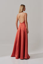 Largo Vestido Atlanta Terracota con Escote en V y Tirantes Delgados