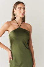 Vestido Midi Largo de Satén con Escote Triangular y Lazo en la Espalda - Capri Oliva