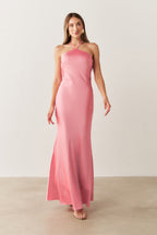 Vestido Largo Midi de Satén con Escote Triangular y Amarre en la Espalda - Capri Rosa