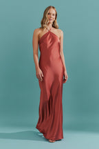 Vestido Midi Largo de Satén con Escote Triangular y Amarre en la Espalda - Capri Terracota