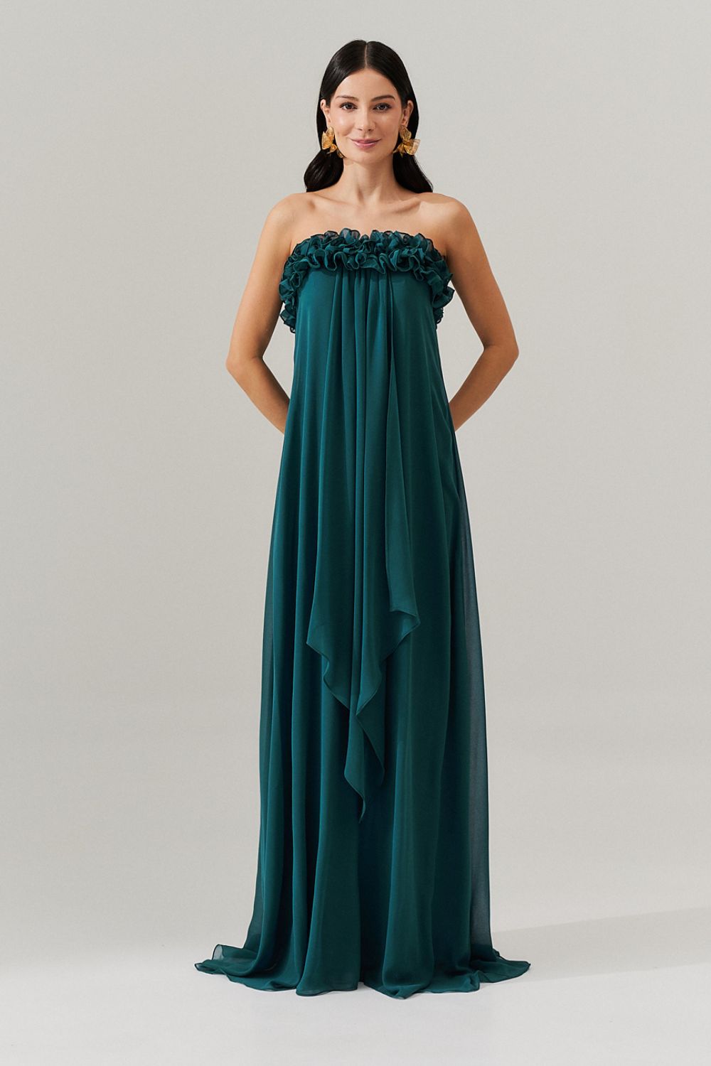 Vestido Largo Chiffon Sin Tirantes con Volantes en el Escote y Cola Delantera - Armenia Petróleo