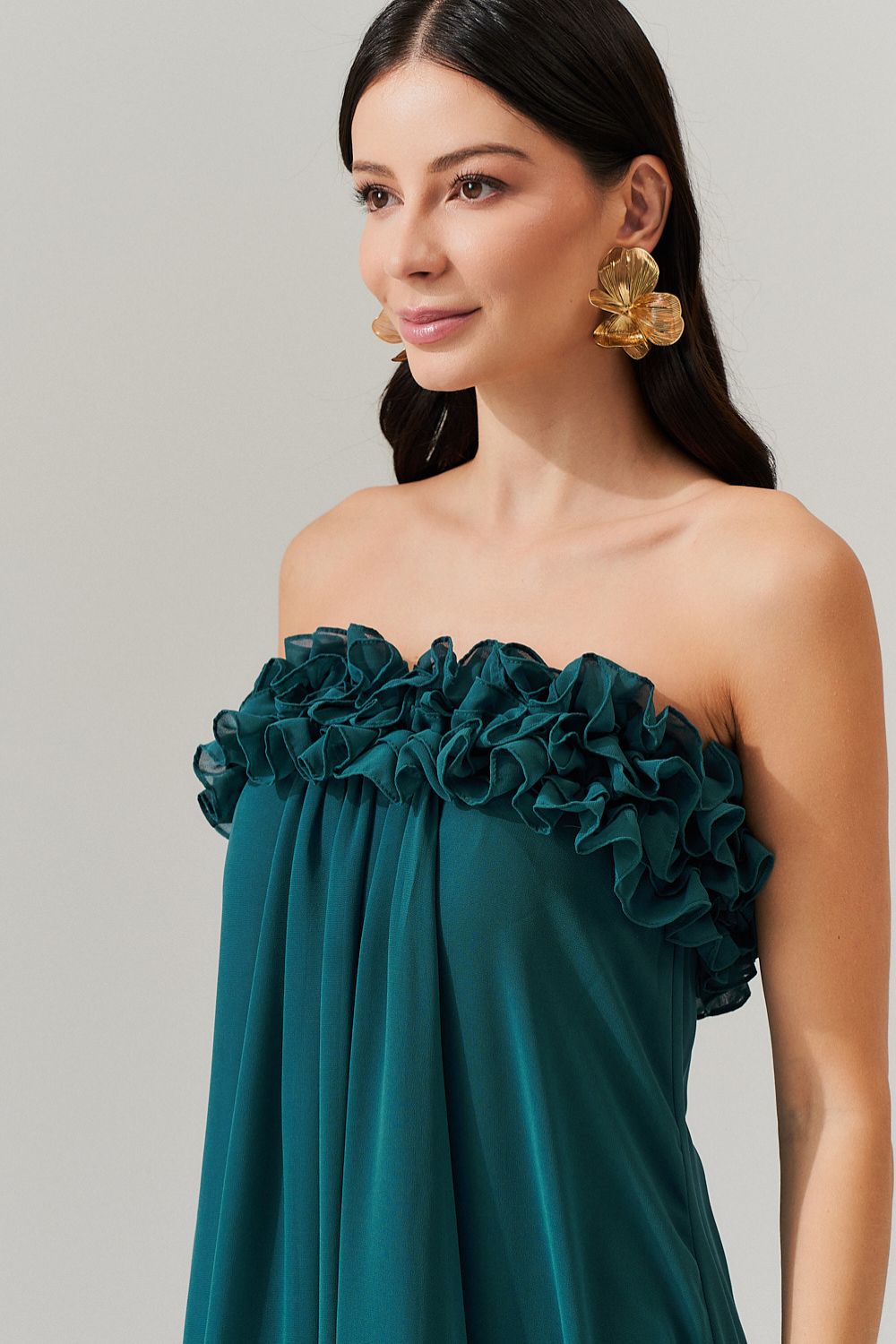 Vestido Largo Chiffon Sin Tirantes con Volantes en el Escote y Cola Delantera - Armenia Petróleo