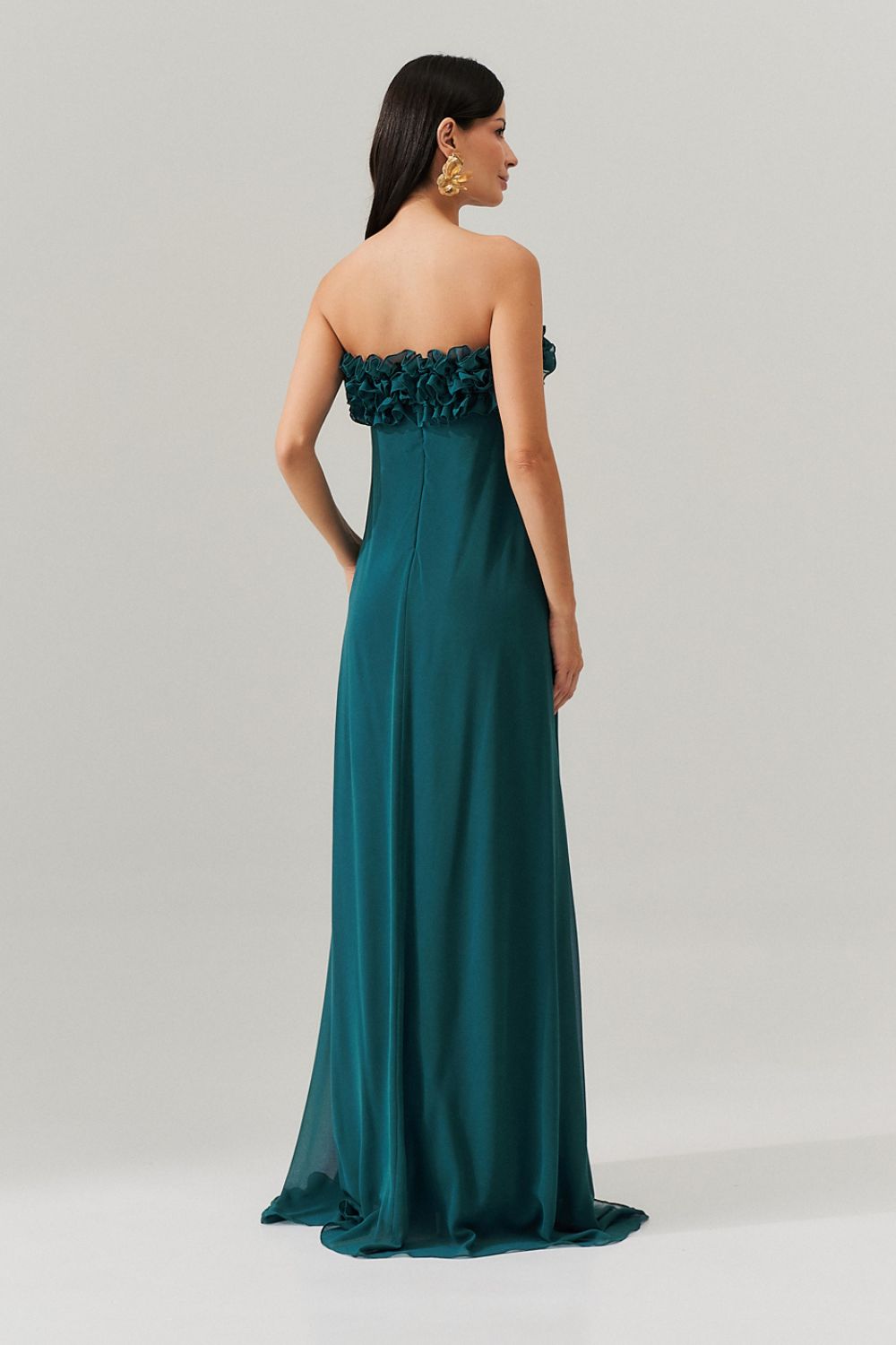 Vestido Largo Chiffon Sin Tirantes con Volantes en el Escote y Cola Delantera - Armenia Petróleo