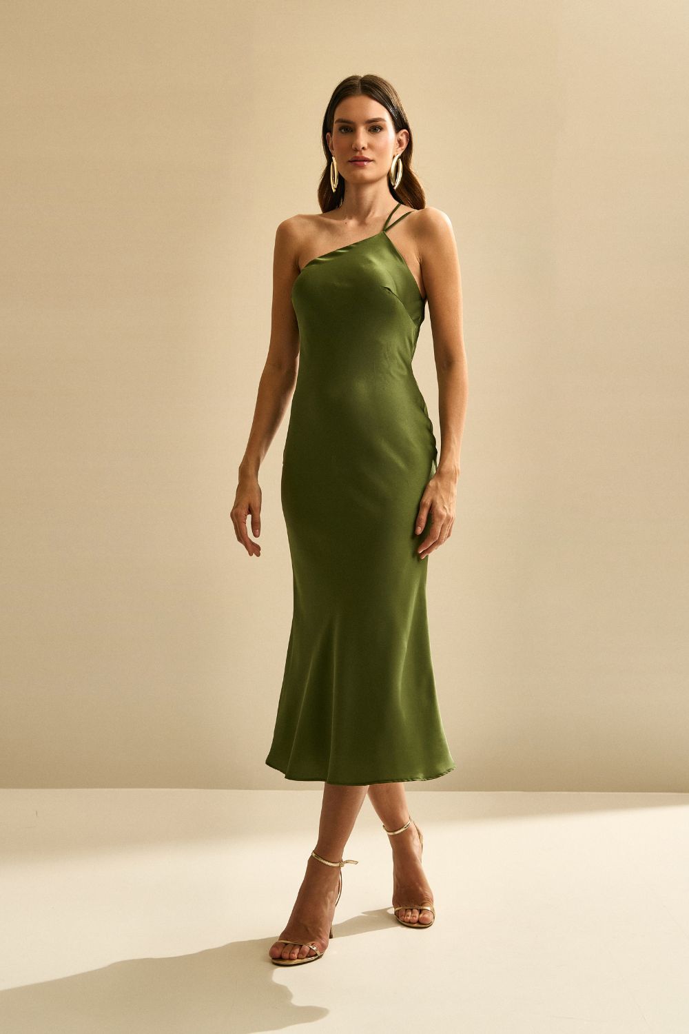 Vestido Midi de Satén con Escote Triangular Lateral y Amarre en la Espalda - Gana Oliva
