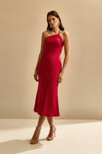 Vestido Midi de Satén con Escote Triangular Lateral y Amarre en la Espalda - Gana Rojo
