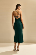 Vestido Midi de Satén con Escote Triangular Lateral y Amarre en la Espalda - Verde Bandera